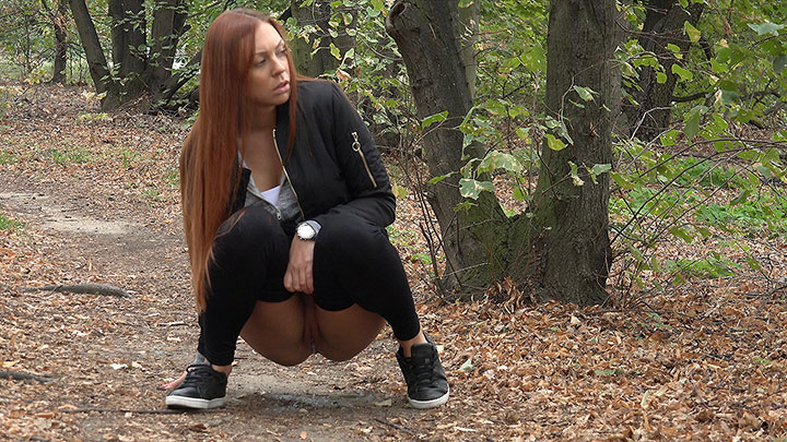 Pee Video Redhead In The Woods